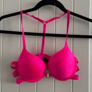 NEVER WORN!! HOT PINK BRA